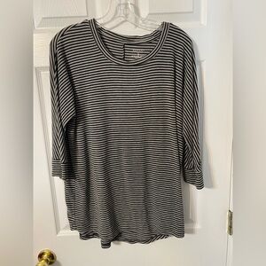 Sonoma women’s sweater Large EUC 3/4 sleeves